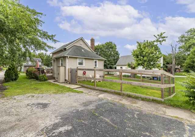 Homes for sale in Crown Point, IN | 308 E Porter St, Crown Point, IN 46307 | MLS# 841443