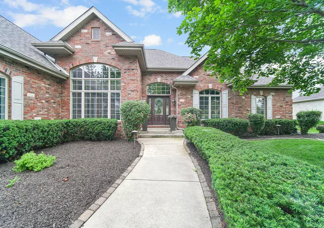 3rd image of 1626 Truchard Ct, Crown Point, IN 46307 | MLS# 841544