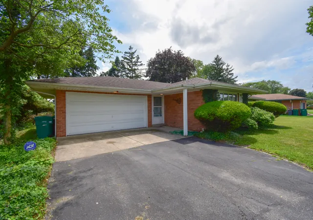 Homes for sale in Merrillville, IN | 2515 W 57th Ave, Merrillville, IN 46410 | MLS# 841509