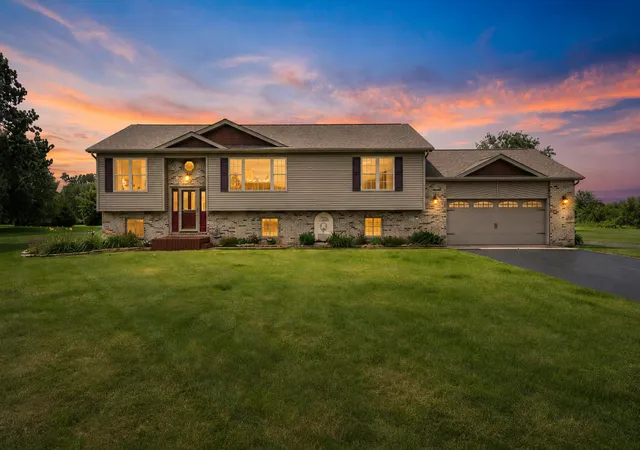 Homes for sale in Wheatfield, IN | 647 W 1100 N, Wheatfield, IN 46392 | MLS# 841557