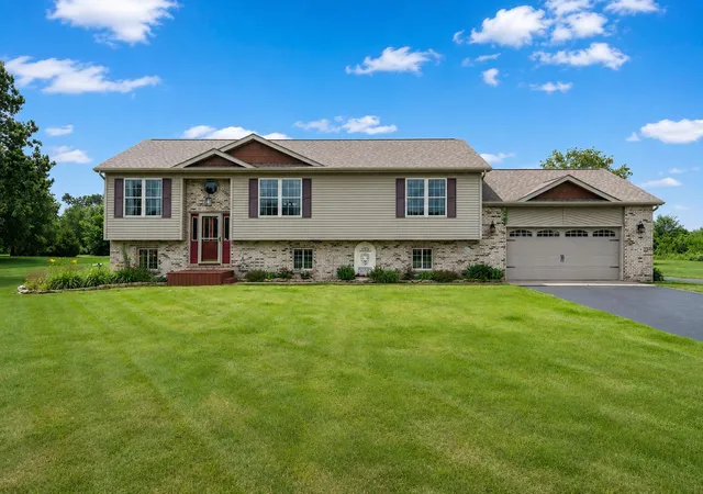 Homes for sale in Wheatfield, IN | 647 W 1100 N, Wheatfield, IN 46392 | MLS# 841557