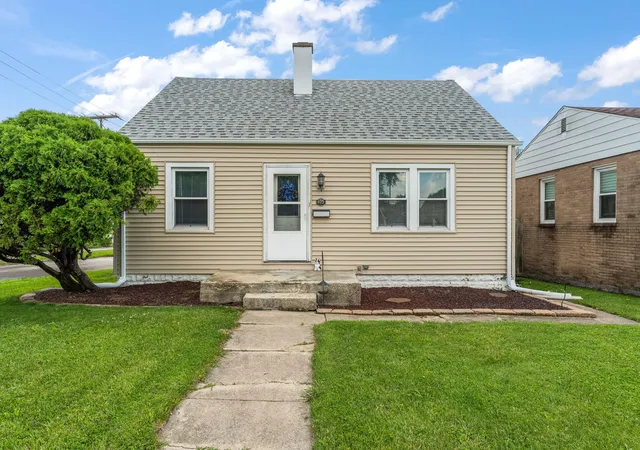 1st image of 125 N Wisconsin St, Hobart, IN 46342 | MLS# 841483