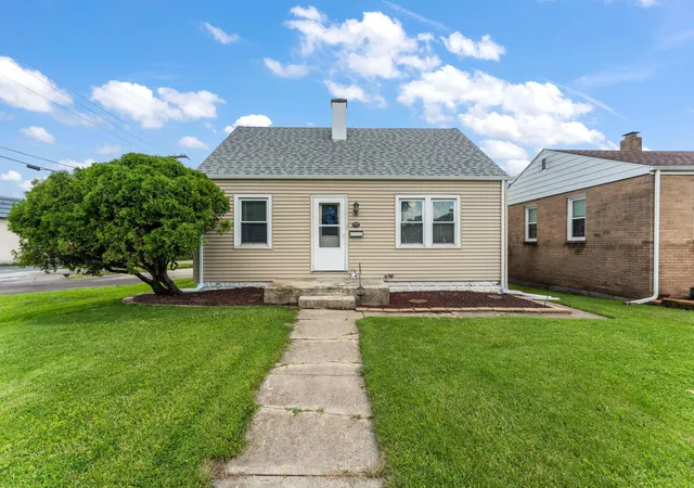2nd image of 125 N Wisconsin St, Hobart, IN 46342 | MLS# 841483