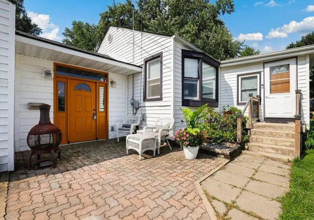 Photo 2 of Single family home for sale at 1212 Institute St, Valparaiso, IN 46383 | MLS# 842620 | Listing updated on 2026-08-26