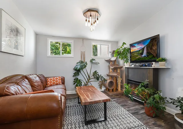 Photo 3 of Single family home for sale at 1212 Institute St, Valparaiso, IN 46383 | MLS# 842620 | Listing updated on 2026-08-26