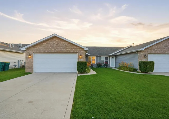 Homes for sale in Merrillville, IN | 7654 Monroe St, Merrillville, IN 46410 | MLS# 841730