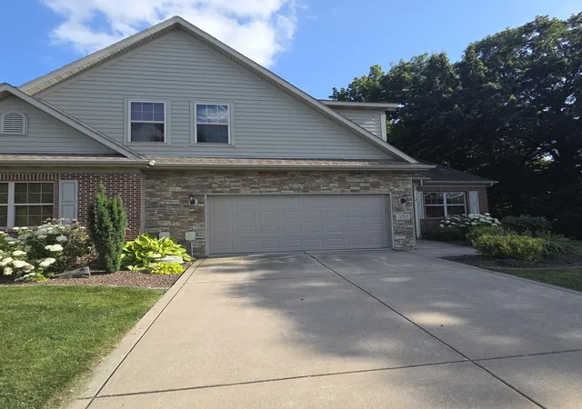 2nd image of 2061 Vale Park Rd, Valparaiso, IN 46385 | MLS# 841666