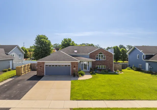 Photo 1 of Sale Pending at 8555 Judith Ln, Saint John, IN 46373 | MLS# 842804 | Listing updated on 2026-08-24