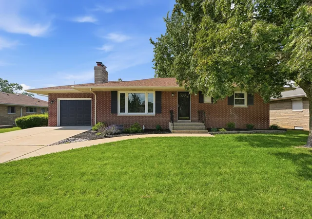 Homes for sale in Merrillville, IN | 1120 W 54th Ave, Merrillville, IN 46410 | MLS# 841493