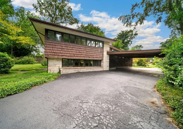 1st image of 301 Kenwood Pl, Michigan City, IN 46360 | MLS# 841826