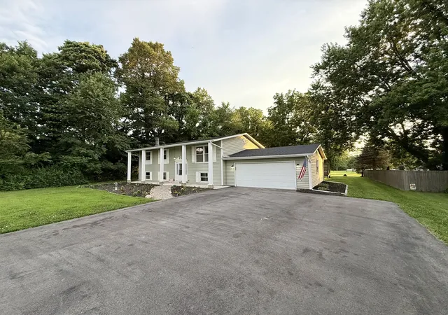 Photo 2 of Sale Pending at 750 N Meridian Rd, Valparaiso, IN 46385 | MLS# 841584 | Listing updated on 2026-08-05
