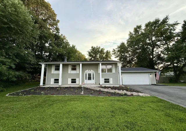 Photo 2 of Sale Pending at 750 N Meridian Rd, Valparaiso, IN 46385 | MLS# 841584 | Listing updated on 2026-08-05