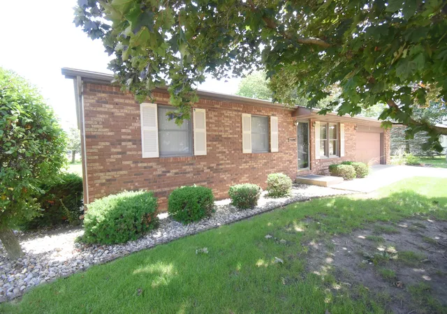 Homes for sale in Rensselaer, IN | 930 W Swartzell Dr, Rensselaer, IN 47978 | MLS# 841566
