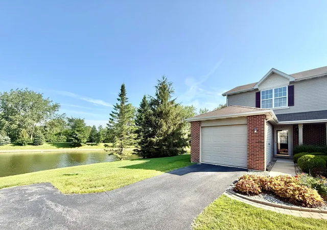 Homes for sale in Dyer, IN | 871 Flagstone Dr, Dyer, IN 46311 | MLS# 841976