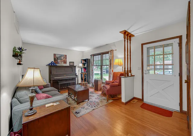3rd image of 812 Fox Point Dr, Chesterton, IN 46304 | MLS# 841556