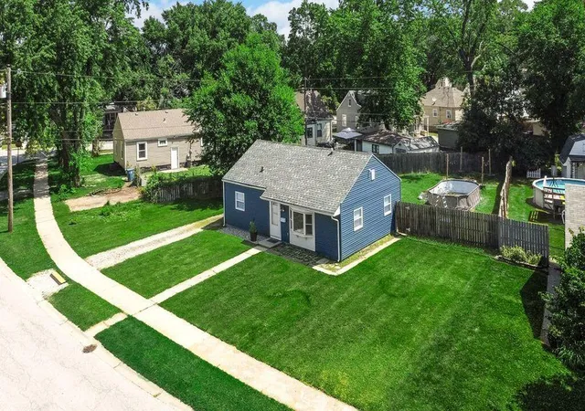 Homes for sale in Highland, IN | 8115 Wicker Park Dr, Highland, IN 46322 | MLS# 841526