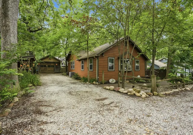 Photo 1 of Sale Pending at 1307 Redwing Rd, Valparaiso, IN 46383 | MLS# 841522 | Listing updated on 2026-09-04