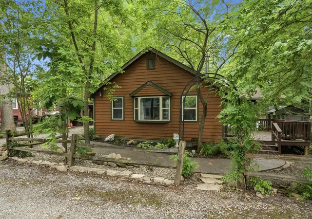 Photo 2 of Sale Pending at 1307 Redwing Rd, Valparaiso, IN 46383 | MLS# 841522 | Listing updated on 2026-09-04
