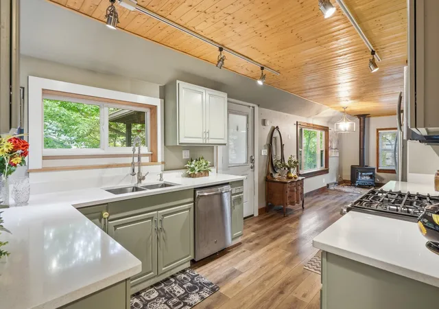 Photo 3 of Sale Pending at 1307 Redwing Rd, Valparaiso, IN 46383 | MLS# 841522 | Listing updated on 2026-09-04