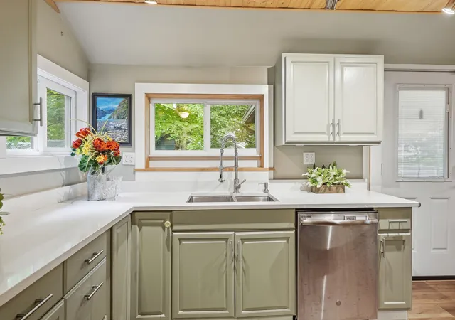 Photo 4 of Sale Pending at 1307 Redwing Rd, Valparaiso, IN 46383 | MLS# 841522 | Listing updated on 2026-09-04