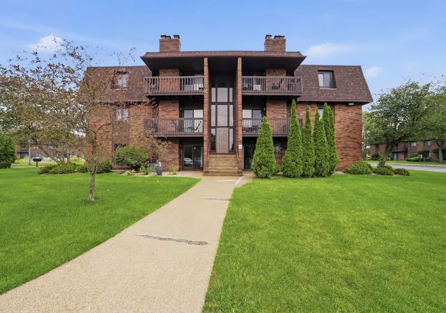 3rd image of 2023 W 45Th St #104, Highland, IN 46322 | MLS# 841591