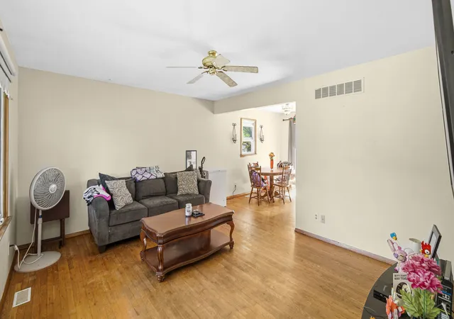 4th image of 92 N County Line Rd, Hobart, IN 46342 | MLS# 841532