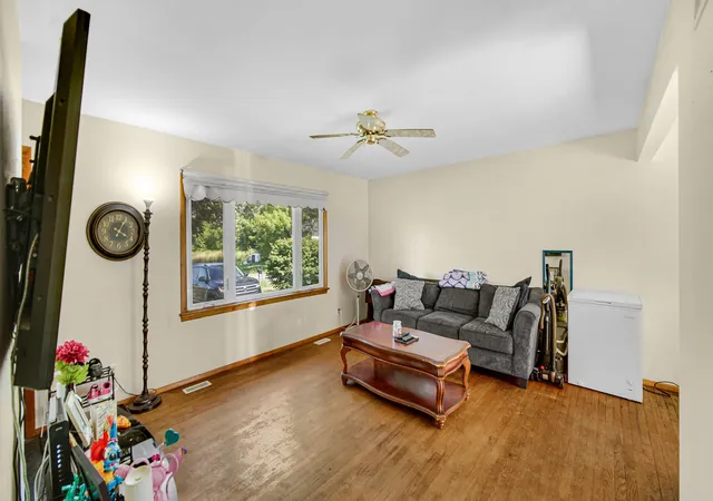 5th image of 92 N County Line Rd, Hobart, IN 46342 | MLS# 841532