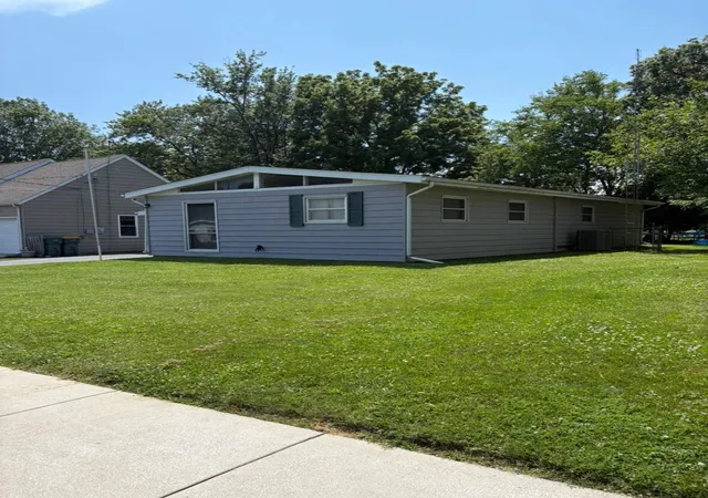 Photo 3 of Single family home for sale at 1401 Fairlane Dr, Valparaiso, IN 46383 | MLS# 841537 | Listing updated on 2026-10-05