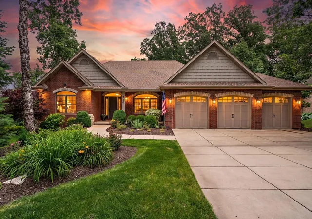 Photo 1 of Single family home for sale at 770 Quinlan Ct, Crown Point, IN 46307 | MLS# 841564 | Listing updated on 2026-10-01