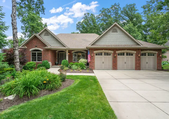 Photo 2 of Single family home for sale at 770 Quinlan Ct, Crown Point, IN 46307 | MLS# 841564 | Listing updated on 2026-10-01
