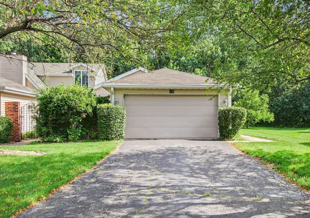Homes for sale in Schererville, IN | 438 Deerpath Dr W, Schererville, IN 46375 | MLS# 841561