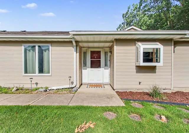 Homes for sale in Schererville, IN | 438 Deerpath Dr W, Schererville, IN 46375 | MLS# 841561