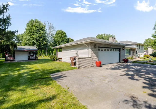 3rd image of 247 Westgate Dr, Valparaiso, IN 46385 | MLS# 841950