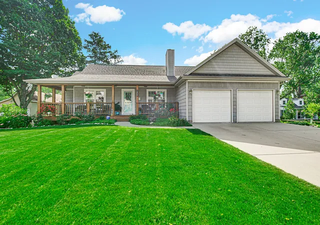 2nd image of 1806 Washington St, Valparaiso, IN 46383 | MLS# 841671