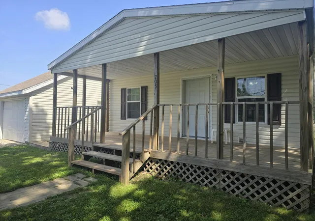 Homes for sale in Hebron, IN | 205 W Mcalpin St, Hebron, IN 46341 | MLS# 841583
