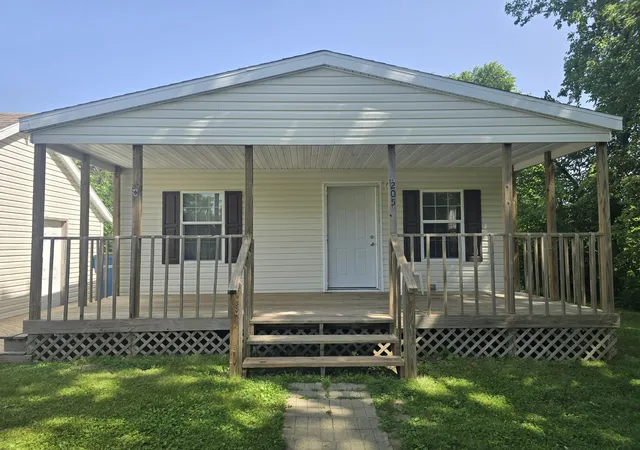 Homes for sale in Hebron, IN | 205 W Mcalpin St, Hebron, IN 46341 | MLS# 841583