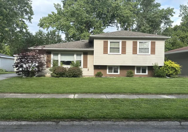 Homes for sale in Highland, IN | 8029 Duluth St, Highland, IN 46322 | MLS# 841649