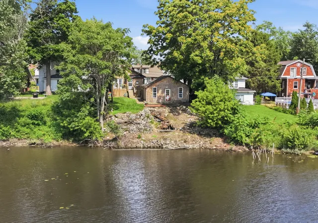 1st image of 650 Water St, Hobart, IN 46342 | MLS# 841592