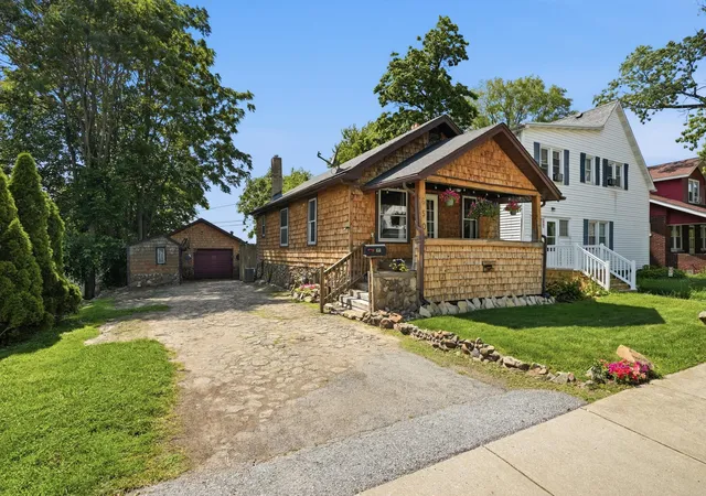 25th image of 650 Water St, Hobart, IN 46342 | MLS# 841592