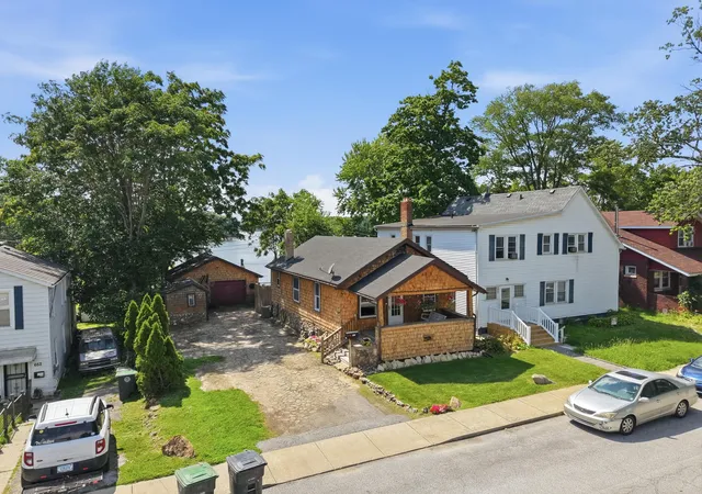 2nd image of 650 Water St, Hobart, IN 46342 | MLS# 841592