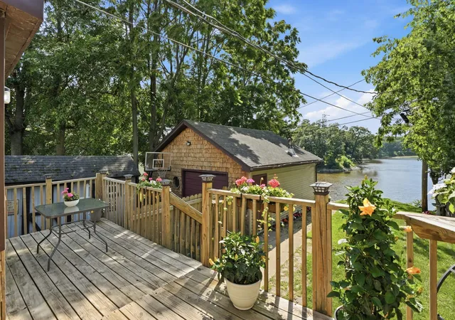 3rd image of 650 Water St, Hobart, IN 46342 | MLS# 841592