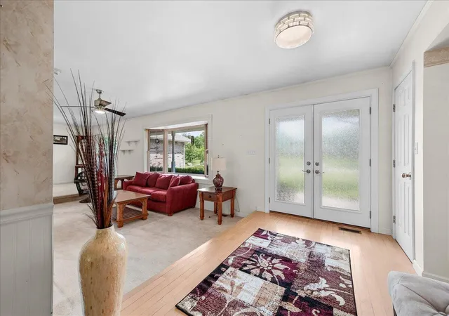 Photo 3 of Single family home for sale at 425 Rolling Meadow Dr, Valparaiso, IN 46385 | MLS# 841617 | Listing updated on 2026-07-03
