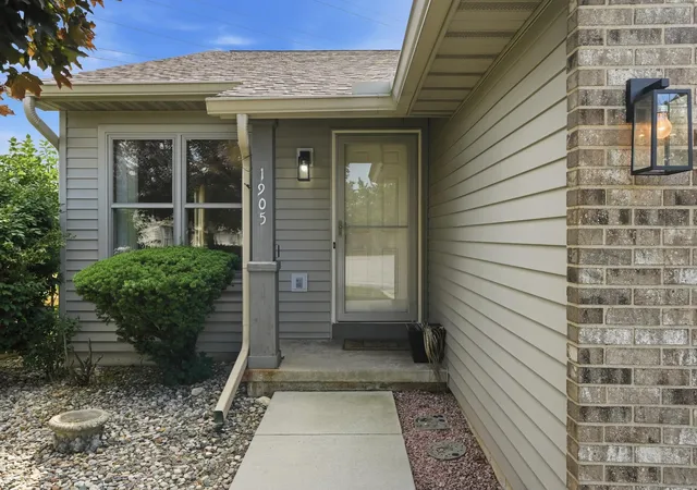 Photo 3 of Sale Pending at 1905 Creekside Ct, Valparaiso, IN 46383 | MLS# 841634 | Listing updated on 2026-08-20