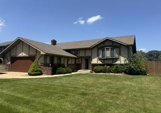 Homes for sale in Schererville, IN | 532 Iroquois St, Schererville, IN 46375 | MLS# 841624
