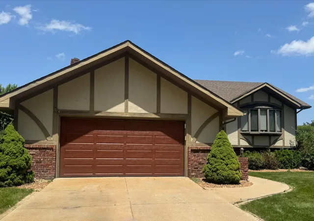 Homes for sale in Schererville, IN | 532 Iroquois St, Schererville, IN 46375 | MLS# 841624