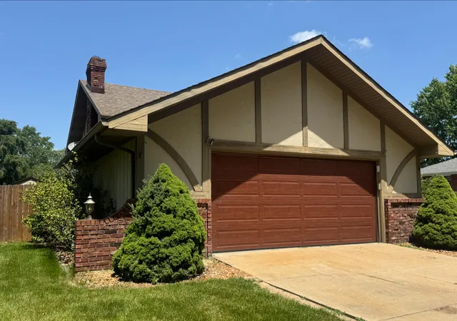 Homes for sale in Schererville, IN | 532 Iroquois St, Schererville, IN 46375 | MLS# 841624