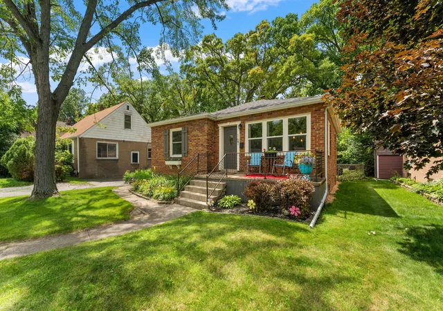 Photo 3 of Sale Pending at 16 Beverly Blvd, Hobart, IN 46342 | MLS# 842016 | Listing updated on 2026-09-03