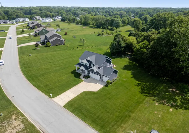 5th image of 875 Farmview Dr, Valparaiso, IN 46383 | MLS# 841631