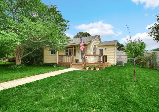 1st image of 511 S Lawrence St, Hobart, IN 46342 | MLS# 841764