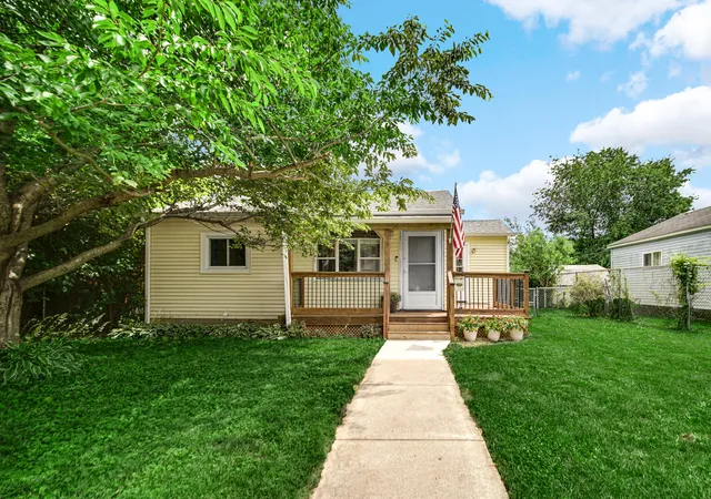 3rd image of 511 S Lawrence St, Hobart, IN 46342 | MLS# 841764